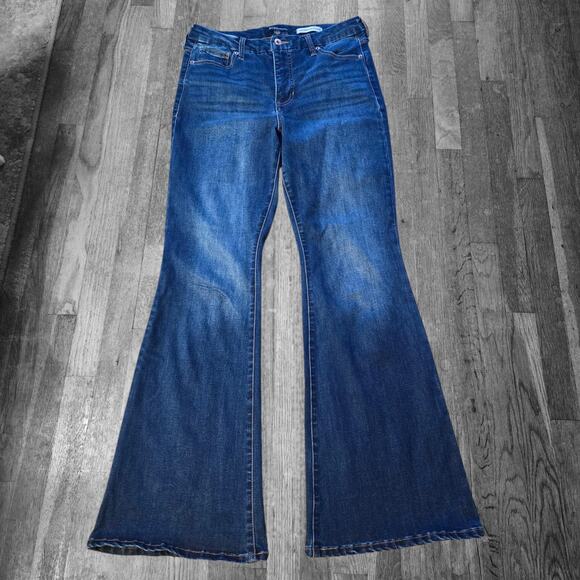 BCBG Women's High Rise Curvy Flare Denim Blue Jeans, Size 9 (29) - Picture 1 of 8
